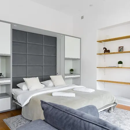 P&o Serviced Warecka Ii Varšava