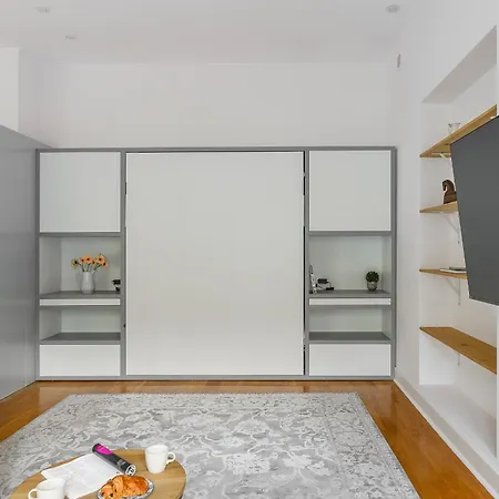 P&o Serviced Warecka Ii *