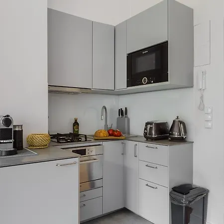 P&o Serviced Warecka Ii